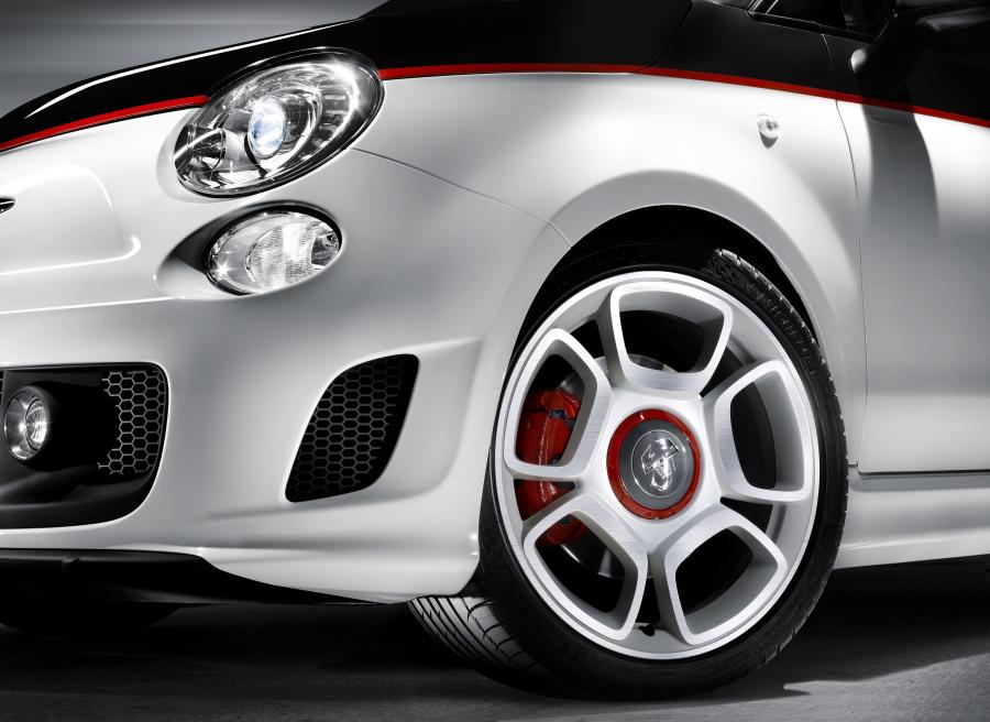 Детали экстерьера Abarth 500C 2010 года  (фото 10 из 48)